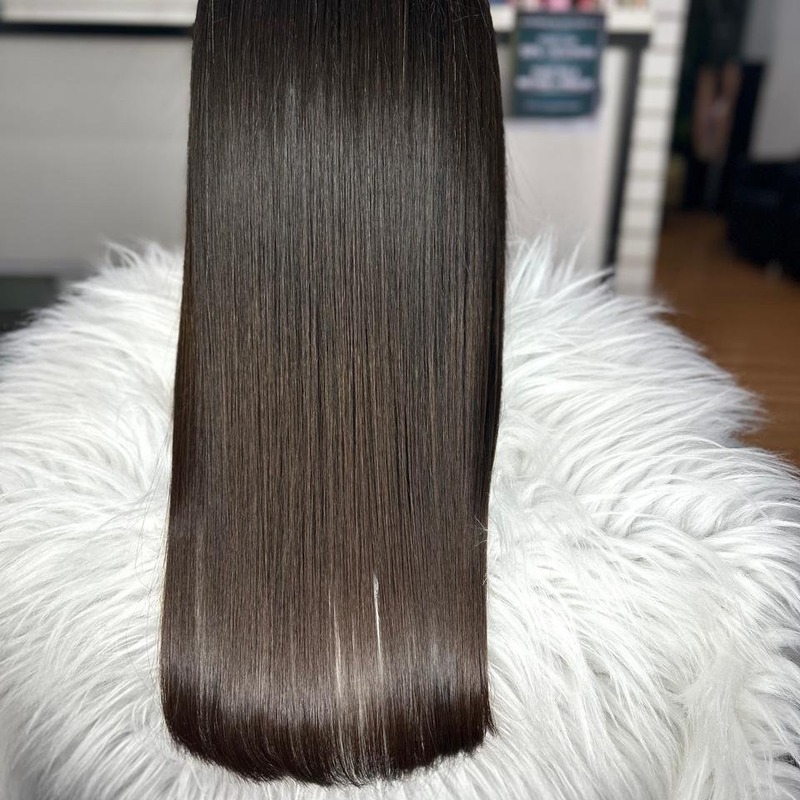 Cabelo liso escuro